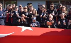 İzmir'de şehit olan polis memleketi Manisa'da gözyaşlarıyla uğurlandı