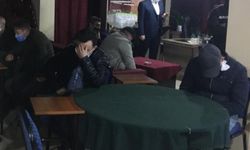 Manisa'da 5 kişi kumar oynarken suçüstü yakalandı