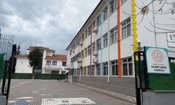 Manisa'da okulda sıva parçaları öğrencilerin üzerine düştü