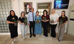 Başkan Şimşek'ten çalışan annelere çiçek