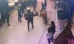 Manisa'da çıkan yangında mahsur kalan yaşlı kadını jandarma kurtardı