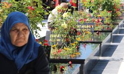 Soma maden şehitleri mezarları başında anıldı