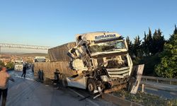 Manisa'da 2 tır çarpıştı, yol trafiğe kapandı