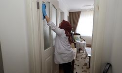 Şehzadeler Belediyesi engelli ve yaşlıların evlerini temizliyor