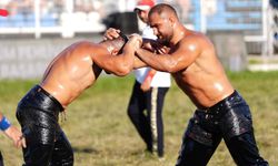 Yuntdağı Yağlı Güreşleri'nde sporcular kıyasıya yarıştı