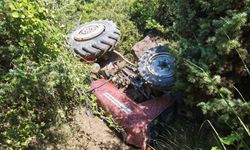 Manisa'da dereye devrilen traktörün sürücüsü hayatını kaybetti