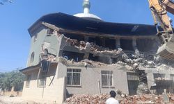 Manisa’da 28 yıllık cami yıkılıyor