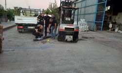 Manisa'da korkunç iş kazası: Forkliftteki demirler işçinin üzerine düştü