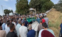 Babasının av tüfeğiyle oynarken kendini vuran çocuk toprağa verildi