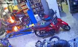Manisa'da bir motosiklet tamir sırasında alev aldı