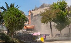 Manisa Lisesi'nin pansiyonu yıkılıyor