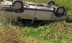 Manisa'da tarlaya devrilen araçta karı-koca yaralandı