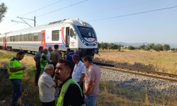 Manisa'da trenin çarptığı bir kişi ağır yaralandı