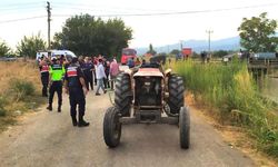 Manisa'da traktörün işçi taşıyan kasası devrildi: 4 yaralı