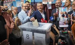 Özgür Özel Manisa'da oy kullandı
