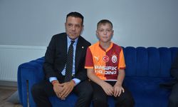 Dinçer Azaphan Yaşar'a formasını verdi