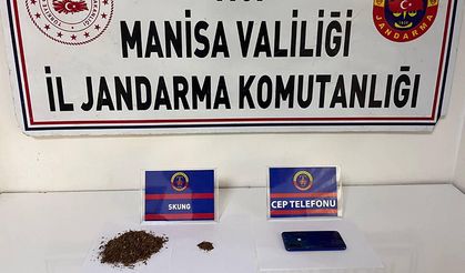 Manisa'da şüphelinin üzerinden skunk çıktı