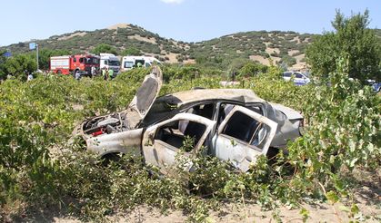 Manisa'da kontrolden çıkan araç tarlaya uçtu
