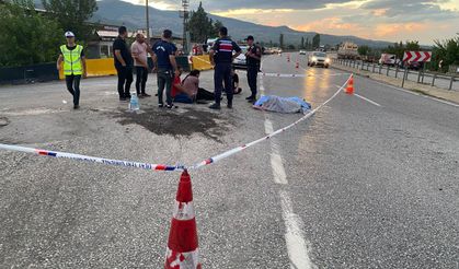 Manisa'da yolun karşısına geçmeye çalışan bir kişi hayatını kaybetti