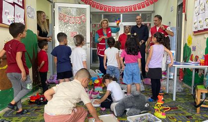 Alaşehir Türk Kızılay Derneği'den ana sınıfı öğrencilerine oyuncak hediyesi