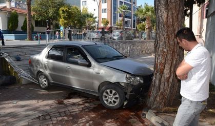 Manisa'da kontrolden çıkan araç parka uçtu