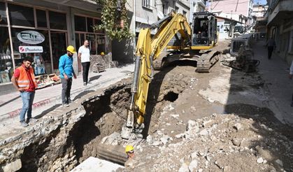 Demirci'de yağmur suyu hattı döşeme çalışmasına başladı