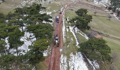 MASKİ kar ve buzla kaplı arazide engel tanımıyor