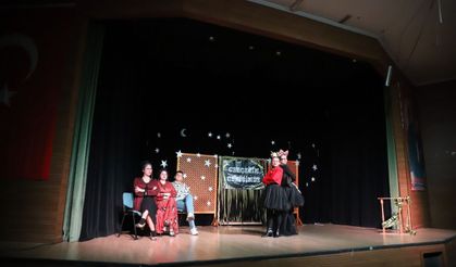 Turgutlu'da "Yakından Kumanda 2" oyunu kahkahalarla izlendi