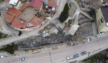 Demirci’de görüntü kirliliği oluşturan alana şelale yapılıyor
