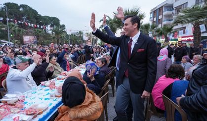 Büyükşehir'in iftar sofrası Turgutlu'da kuruldu