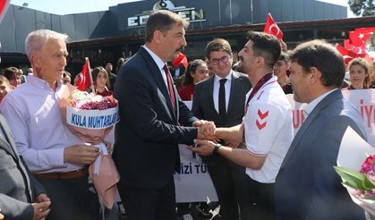 Avrupa güreş şampiyonu Kerem Kamal Kula'da coşkuyla karşılandı