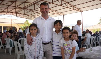 Başkan Kayserili Akhisarlılarla bir arada