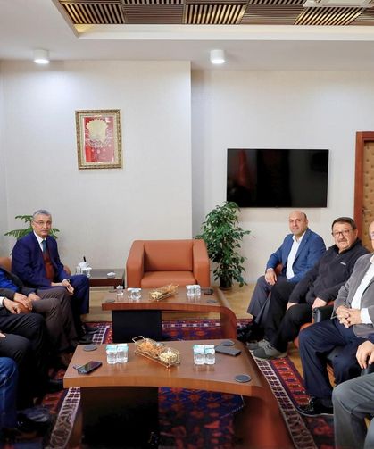 Eski Manisa Valisi Celalettin Güvenç Akhisar'da