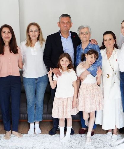Özgür Özel, Ferdi Zeyrek ve Gülşah Durbay'ın annesini ziyaret etti