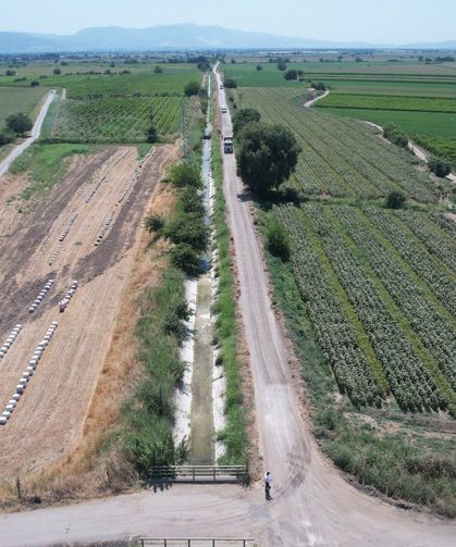 Şehzadeler'de çiftçinin beklediği yol yenilendi