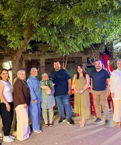 Manisa'da ilkokul arkadaşları, 28 yıl sonra buluştu