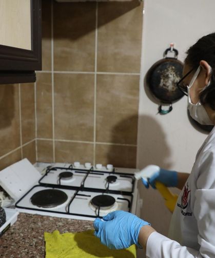 Şehzadeler'den ihtiyaç sahiplerine evde temizlik hizmeti