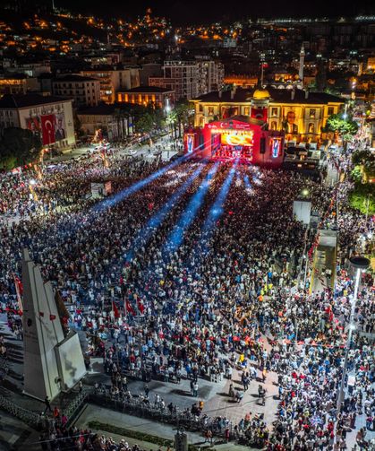 Manisa'da Cumhuriyet Bayramı coşkusu gökyüzünden izlenecek