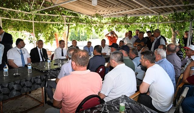 Vali Ünlü Alaşehir'de afetzede çiftçileri dinledi