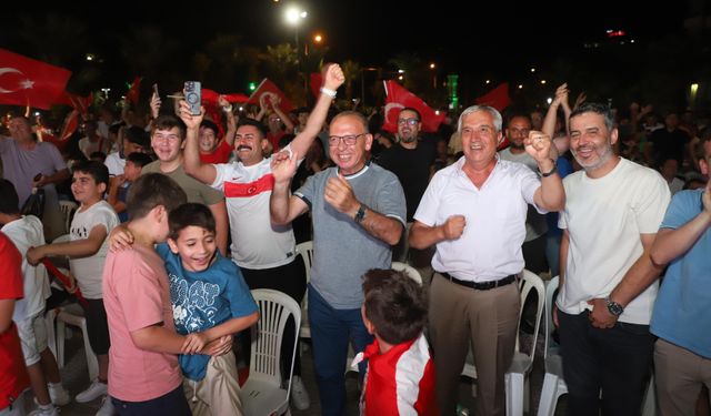 Turgutlu'da milli maç coşkusu yaşandı