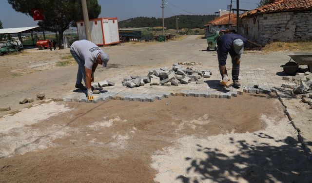 Turgutlu Belediyesi ekipleri sıcak havaya rağmen çalışmalarını sürdürüyor