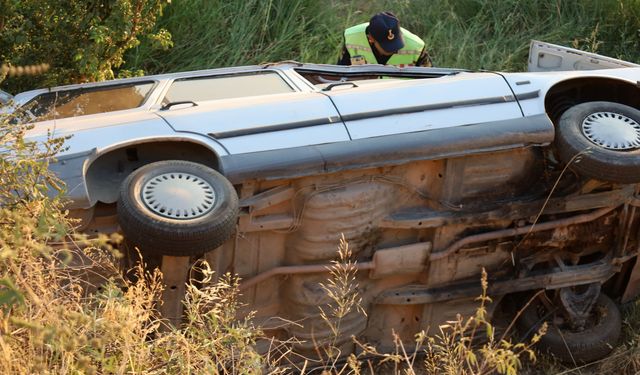 Turgutlu'da bir araç şarampole yuvarlandı: 3 yaralı