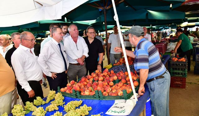 Başkan Balaban, Karaköy pazarında vatandaşla bir araya geldi