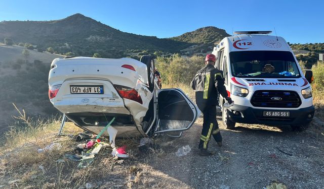 Depremde kaybettikleri evlatlarını ziyarete giderken Manisa'da ölümden döndüler