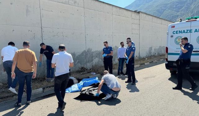 Manisa'da korkunç olay: Bir genç, boş araziye götürdüğü babasını öldürdü