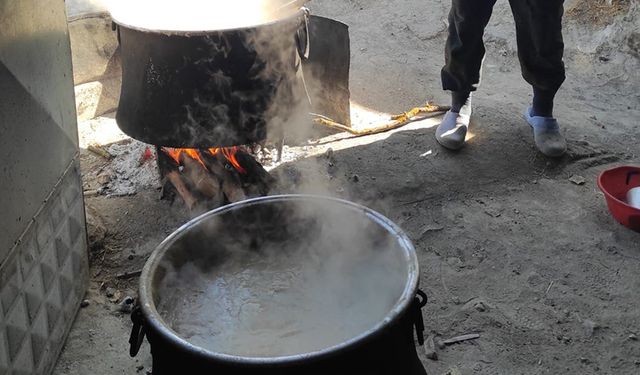 Manisa'da şifa kaynağı pekmezler kaynatılmaya başlandı