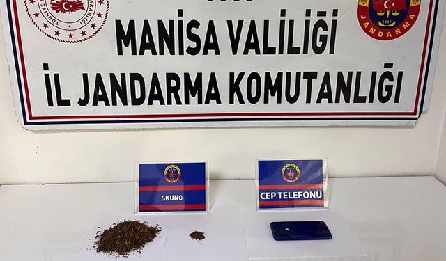 Manisa'da şüphelinin üzerinden skunk çıktı