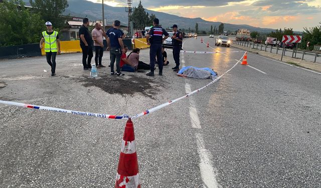 Manisa'da yolun karşısına geçmeye çalışan bir kişi hayatını kaybetti