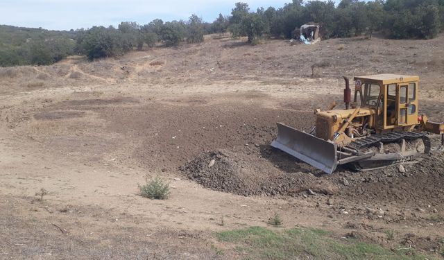 Kula’da hayvanlar için içme suyu göletleri temizleniyor