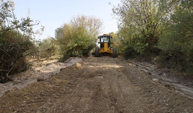 Şehzadeler Belediyesi'nden ova yollarında hummalı çalışma